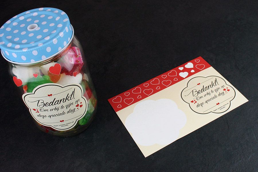 in speciale vorm gesneden stickertjes voor op glazen potten